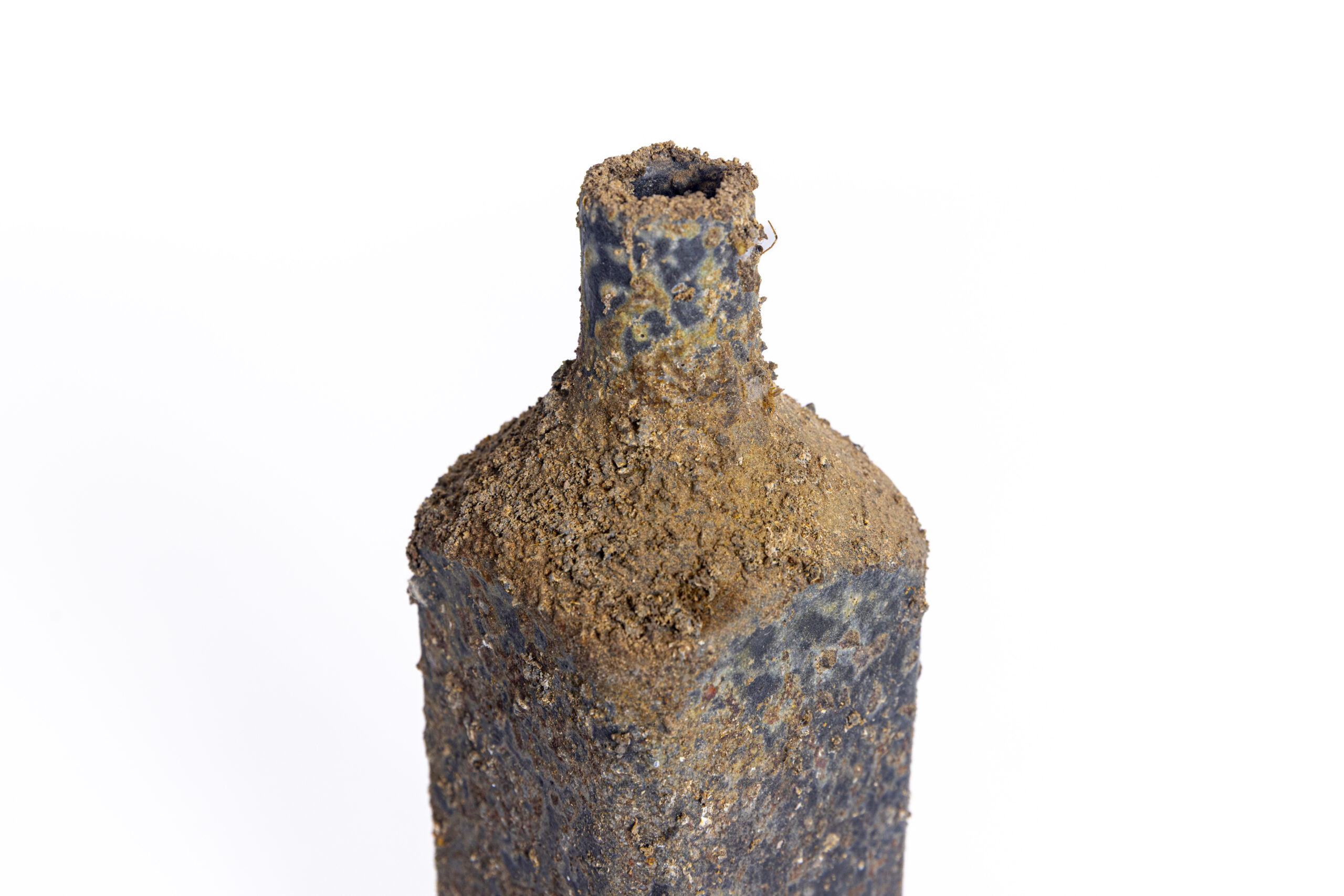 Indrani Singh Cassime, Vase Square Form - Image 3