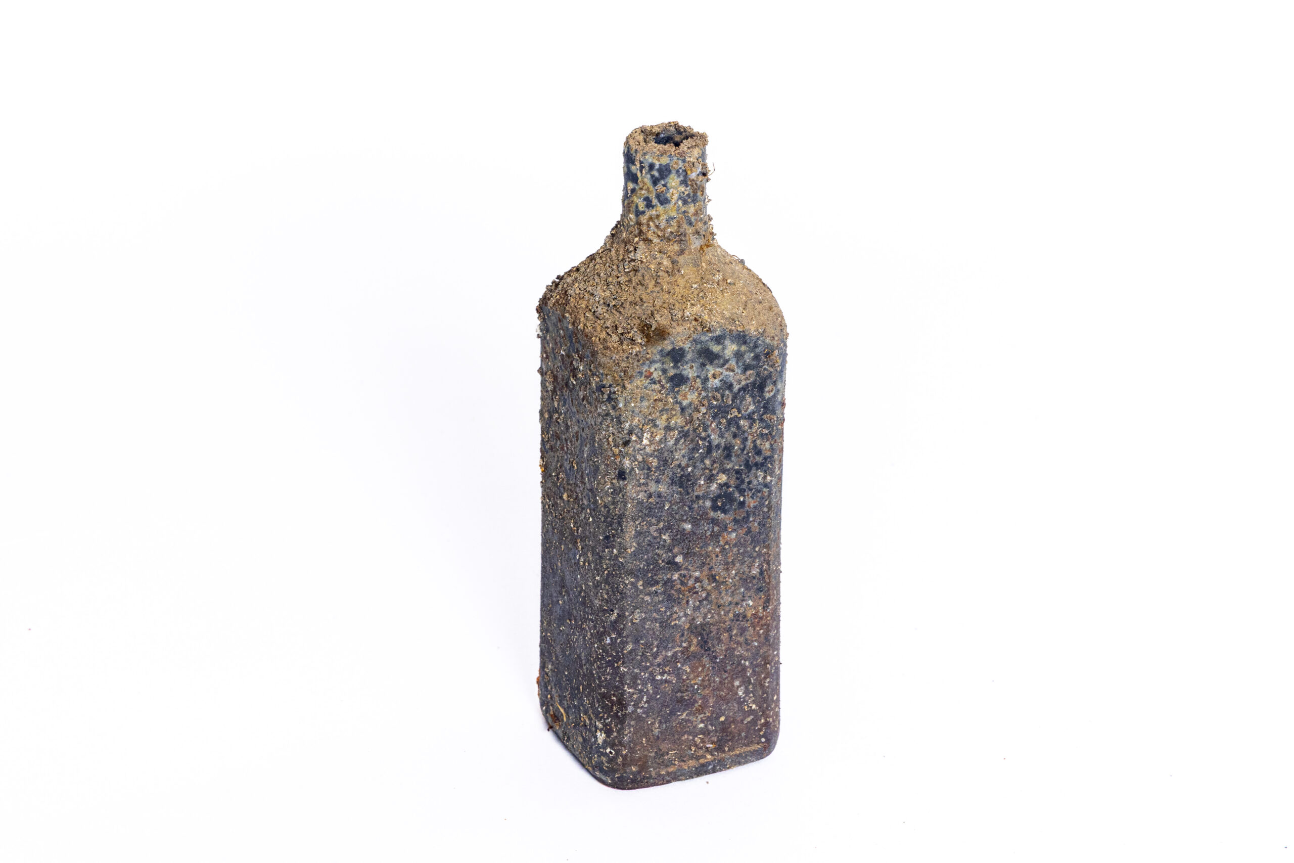 Indrani Singh Cassime, Vase Square Form - Image 2